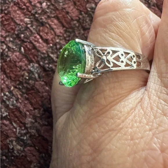 Estate - Contessa Di Capri Peridot & Sterling Ring, size 8 - Picture 2 of 4